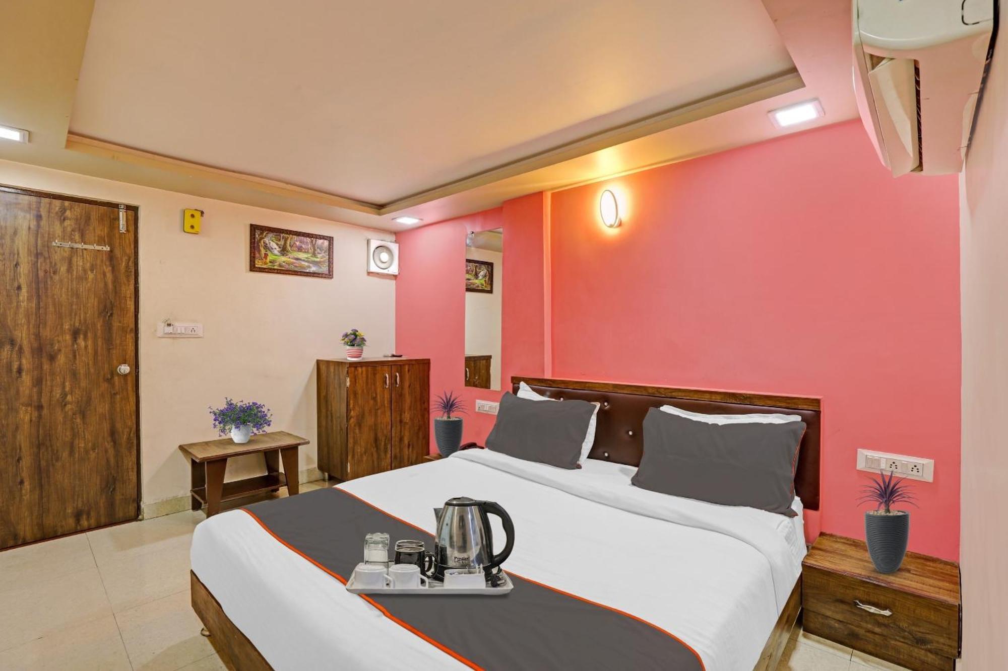 Collection O 90891 Hotel Royal Palace Ahmedabad Exterior foto
