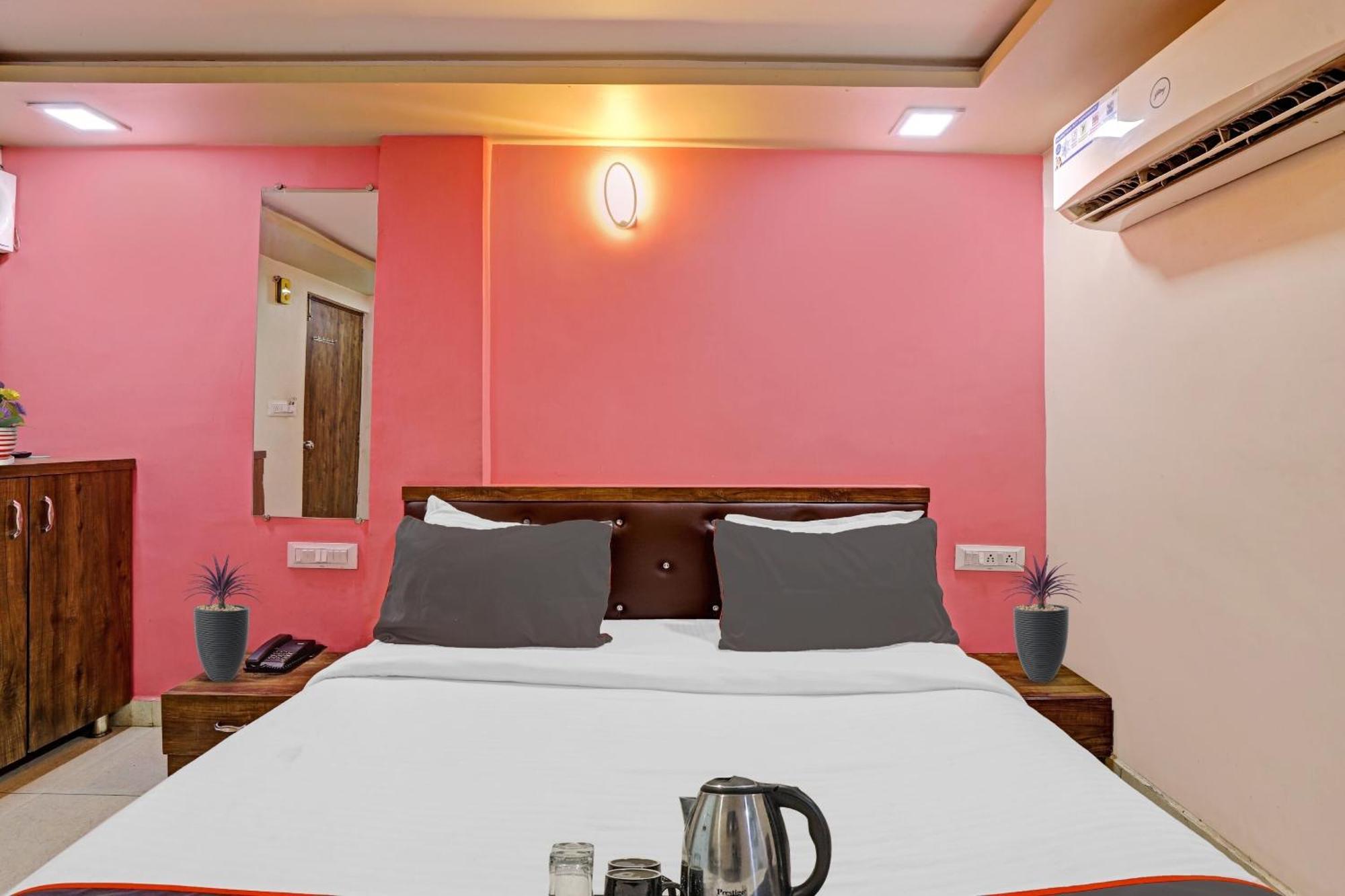 Collection O 90891 Hotel Royal Palace Ahmedabad Exterior foto