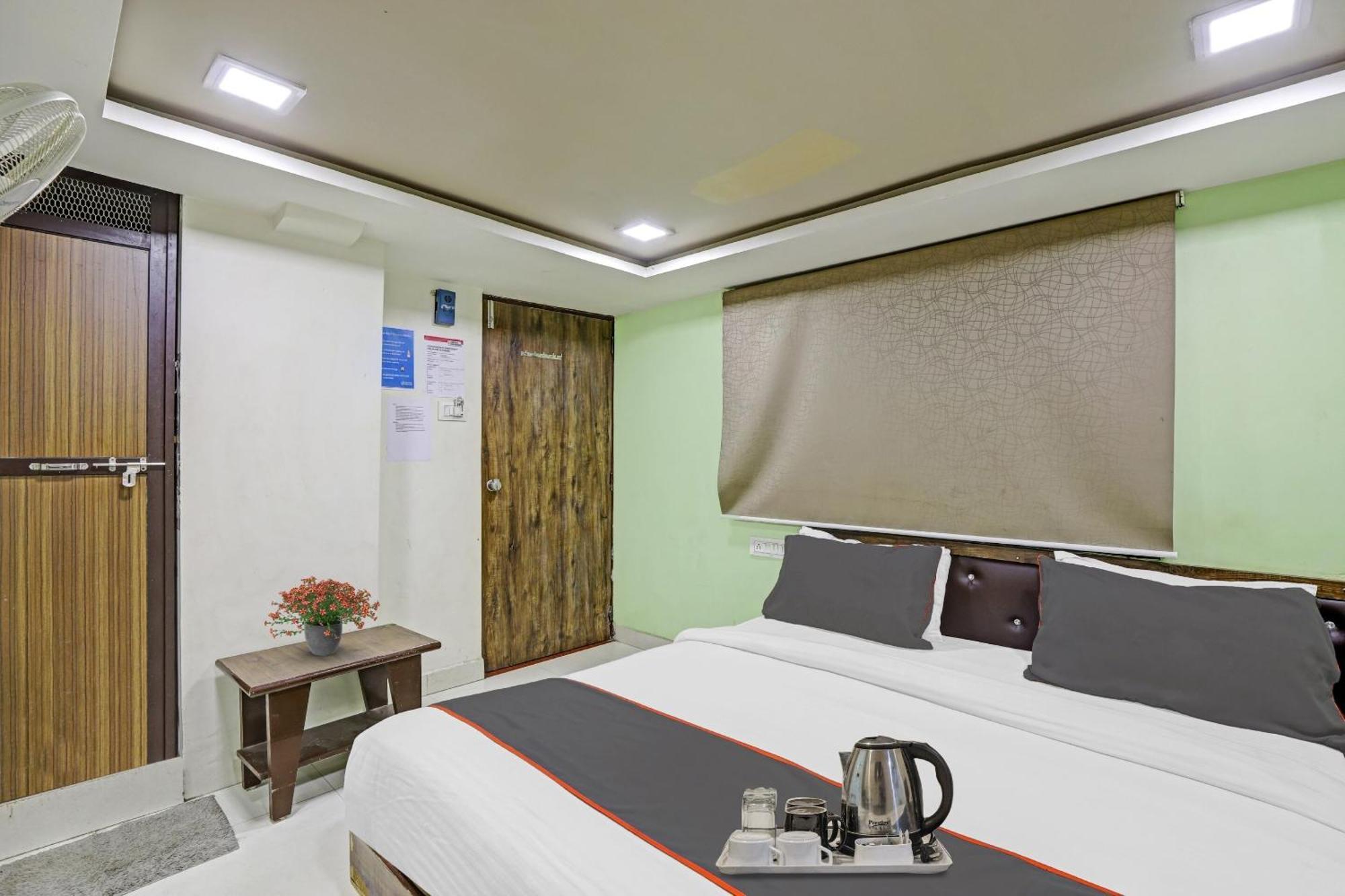 Collection O 90891 Hotel Royal Palace Ahmedabad Exterior foto