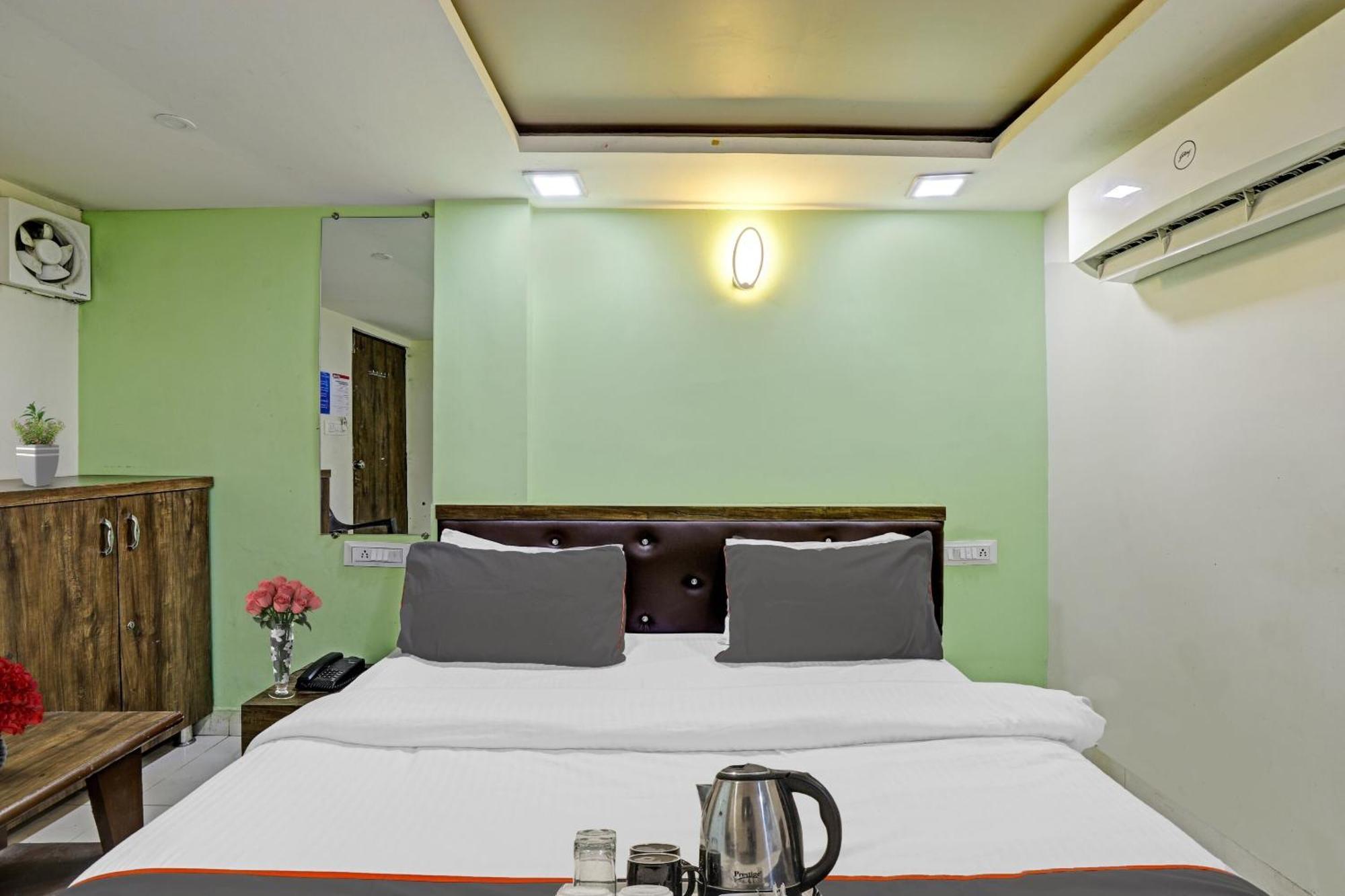 Collection O 90891 Hotel Royal Palace Ahmedabad Exterior foto